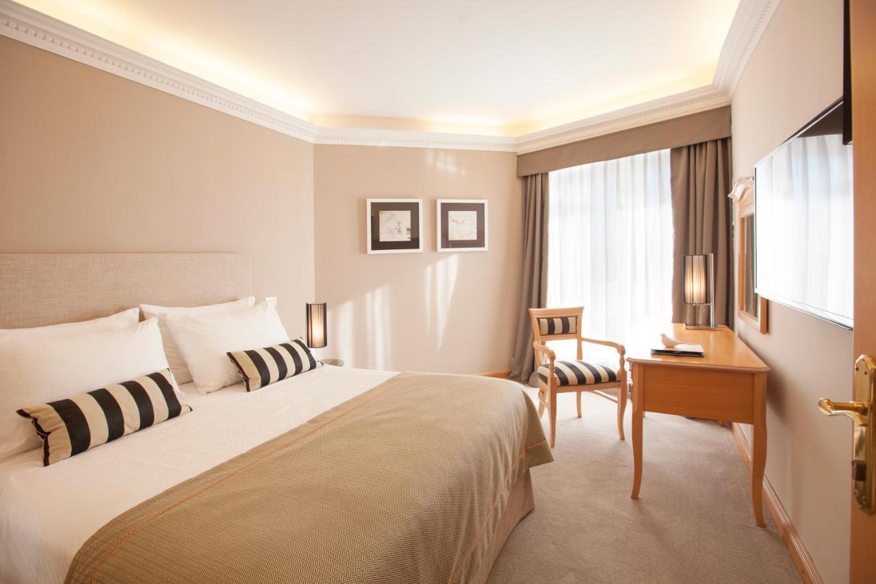 Hotel Croatia Цавтат Экстерьер фото A room at the hotel