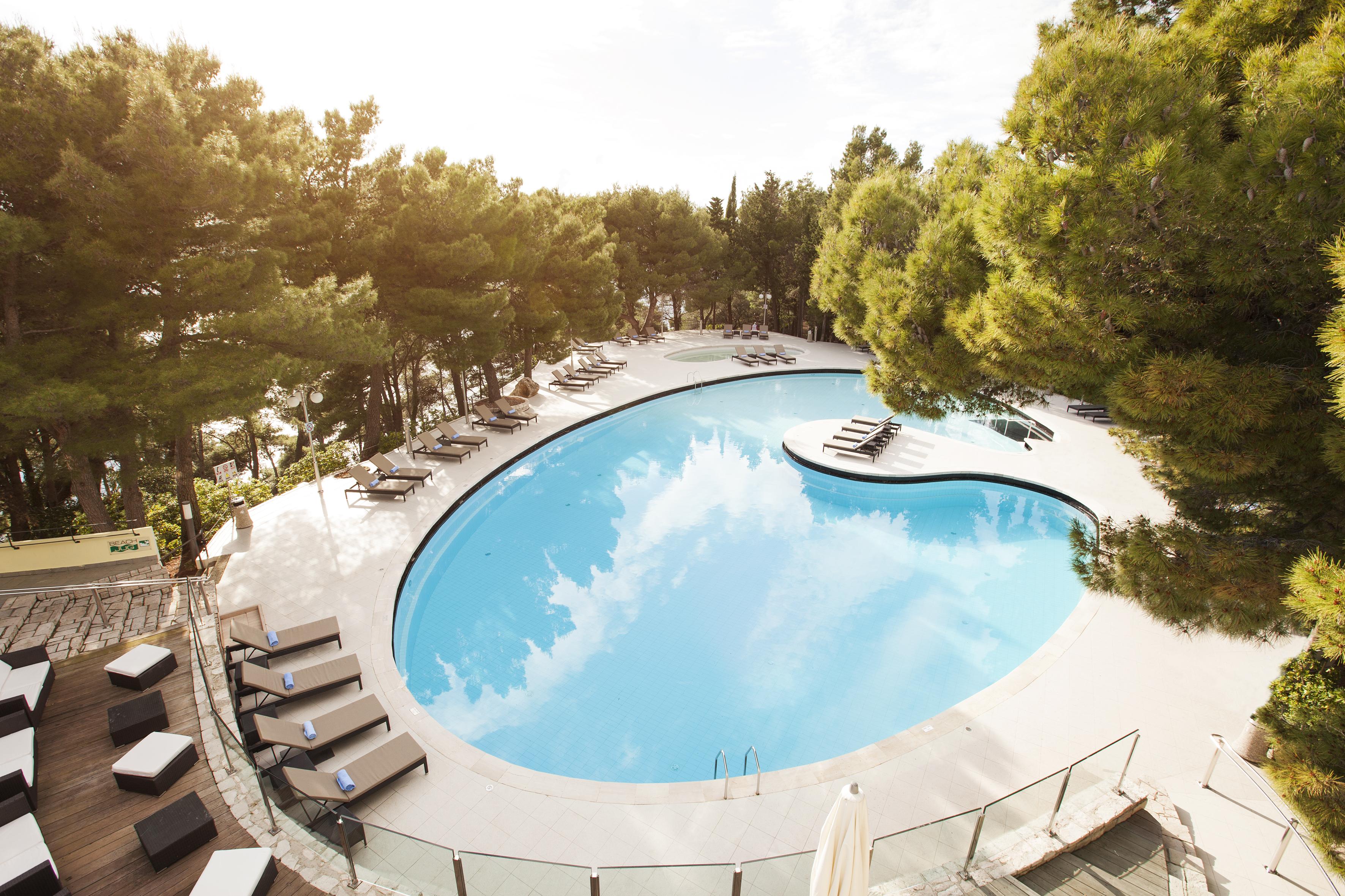 Hotel Croatia Цавтат Экстерьер фото The pool at the hotel