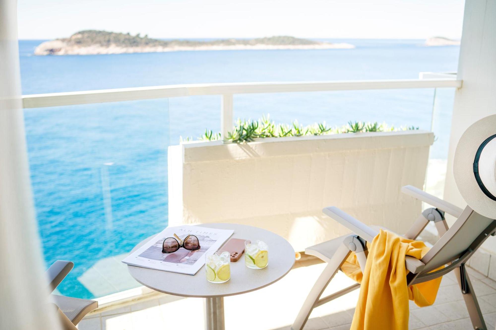 Hotel Croatia Цавтат Экстерьер фото A balcony