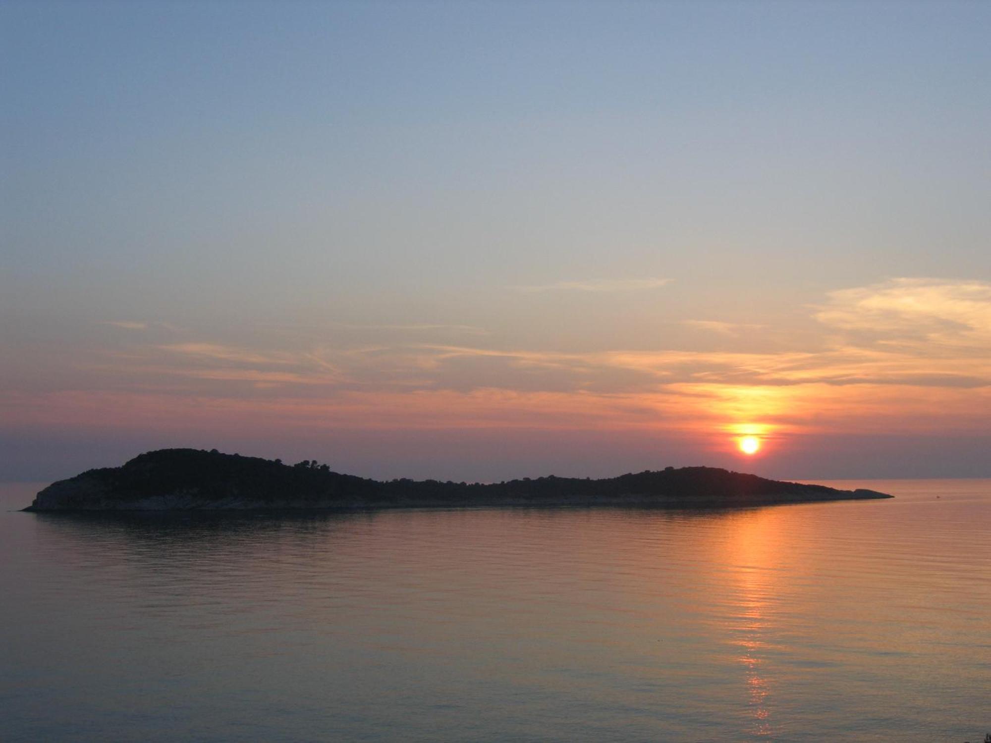 Hotel Croatia Цавтат Экстерьер фото Sunset over the island of Sveti Juraj