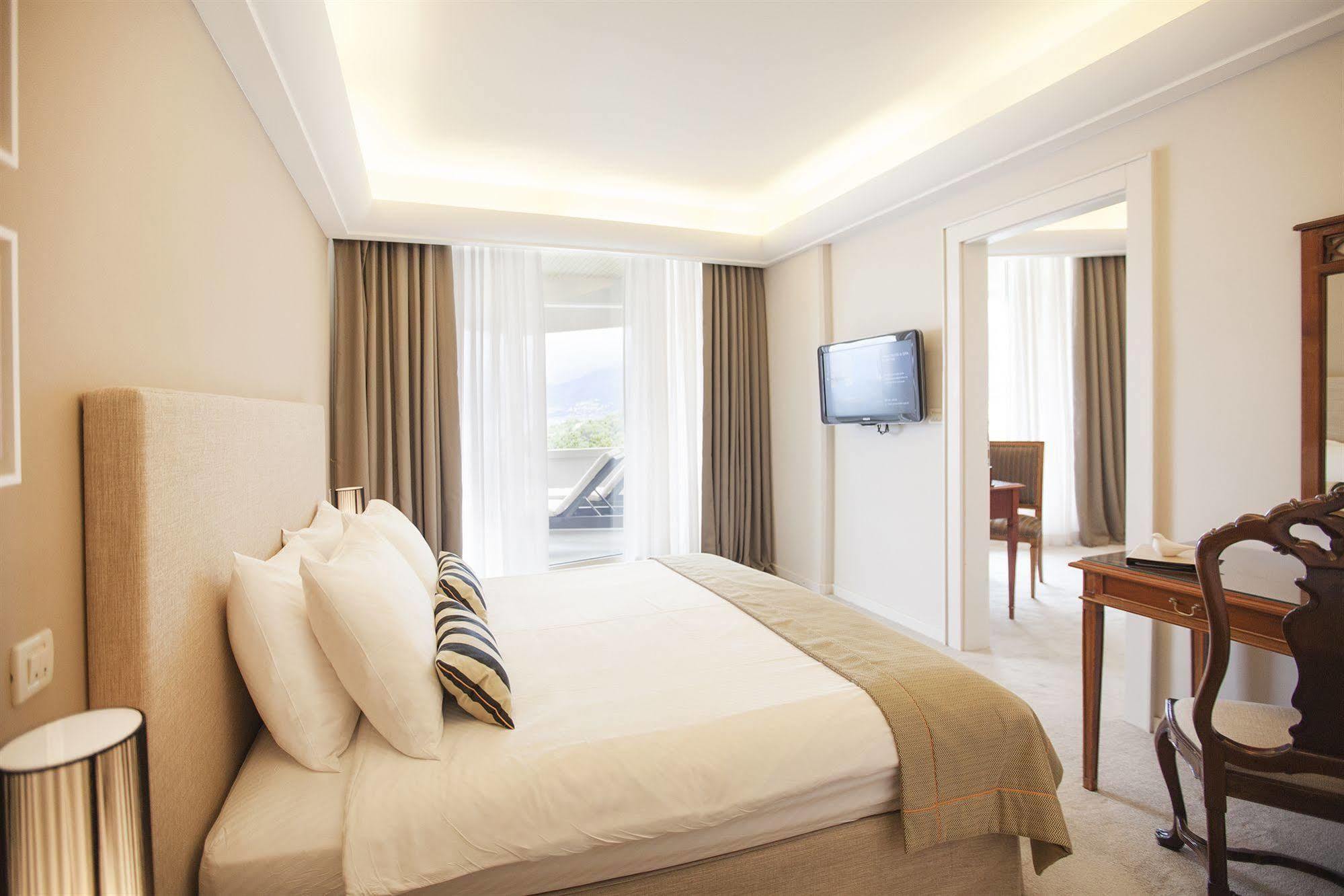 Hotel Croatia Цавтат Экстерьер фото A bedroom at the hotel